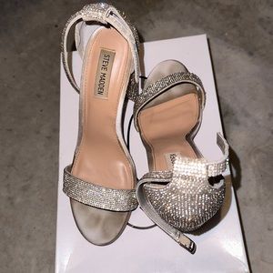Steve Madden, Carrson crystal size 9 heel